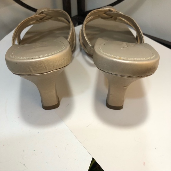Liz Claiborne Gold Mules Size 9 - Picture 10 of 12